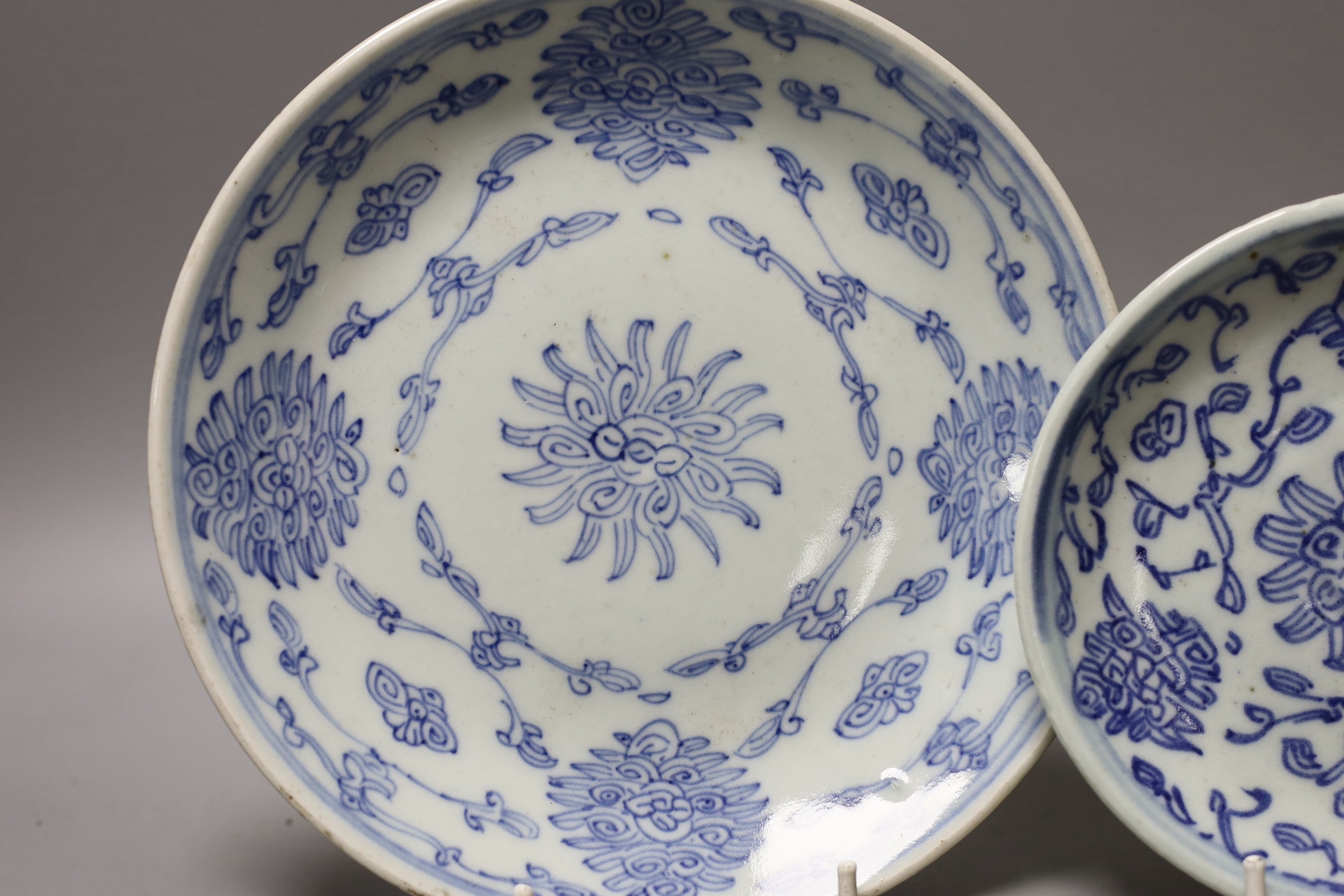 A trio of 19th century Chinese blue and white dishes - 19.5cm diameter